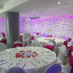 décoration blanc rose salle - location salle de mariage